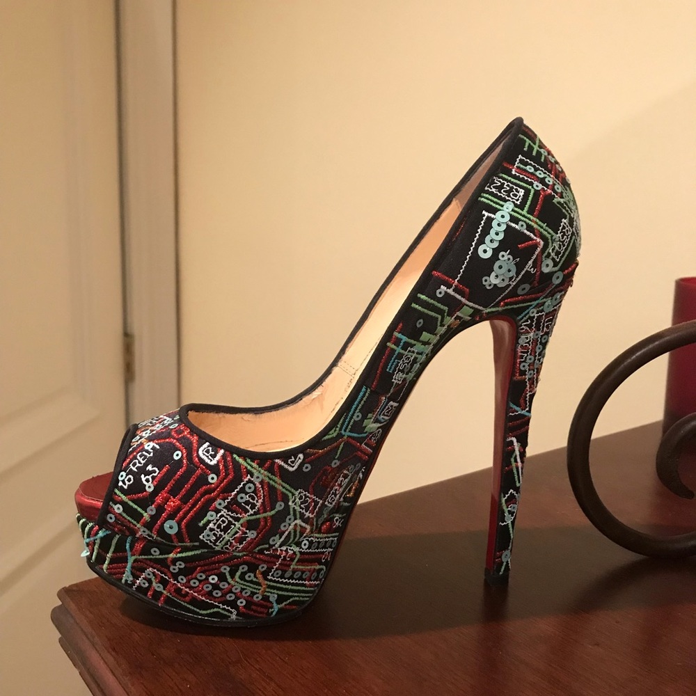 Size 35.5 Christian Louboutin heels